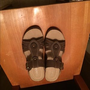 Brown/tan wedge shoes